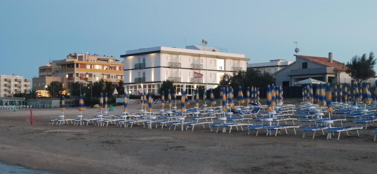 Hotel Internazionale Маротта Экстерьер фото
